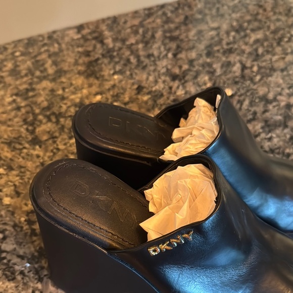 DKNY Black Wedge Platform Mules NWT 9 - Picture 3 of 14